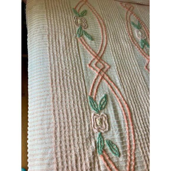 Vintage Peach & White Chenille Bedspread With Floral Design Twin/Full Size Sof - Picture 8 of 16